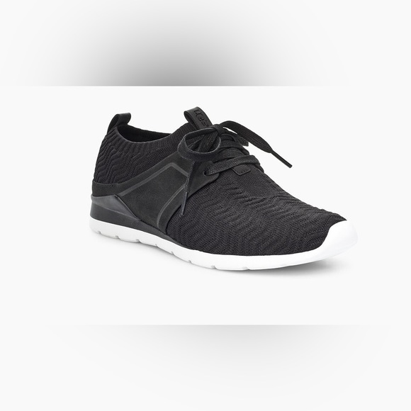 UGG Shoes - UGG Willows II Gore Trainer in Black